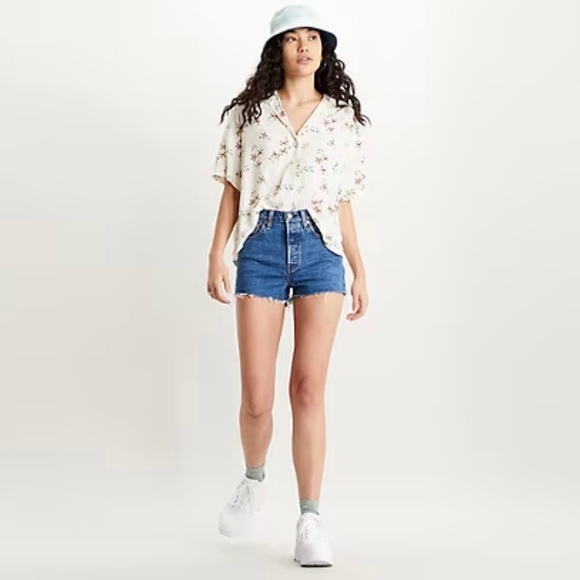 Levi’s Ribcage Shorts - Picture 1 of 8
